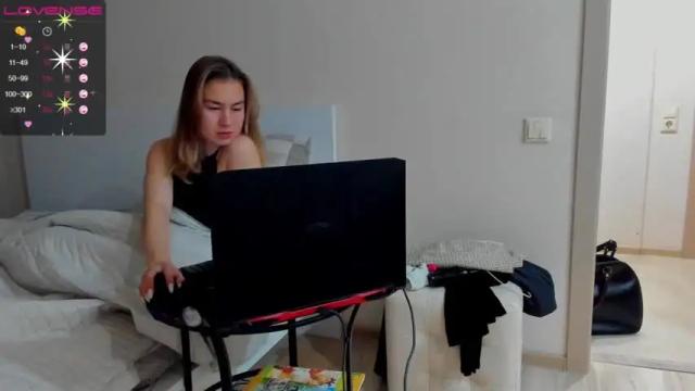 Image 12 of amelia_hix Stream on Chaturbate on 20 months ago