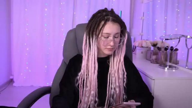 Image 2 of ameliacrystal Stream on Chaturbate on 15 months ago