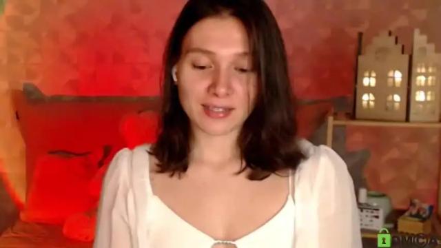 Image 11 of ameliahenderson Stream on Chaturbate on 16 months ago