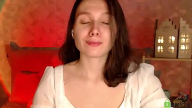 Image 2 of ameliahenderson Stream on Chaturbate on 16 months ago