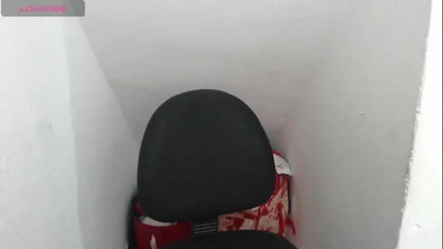 Thumbnail 3, amelie01bronw's Stream at Chaturbate, 2 months ago