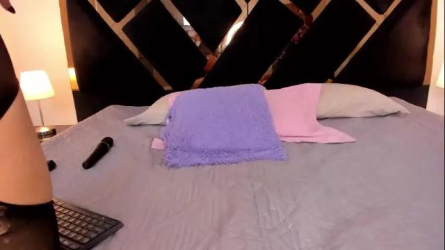 Image 6 of ameliie_saenz Stream on Chaturbate on 1 month ago