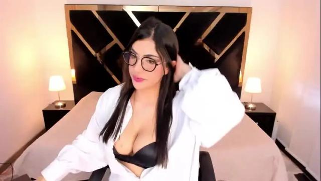 Thumbnail 1, ameliie_saenz's Stream at Chaturbate, 1 month ago