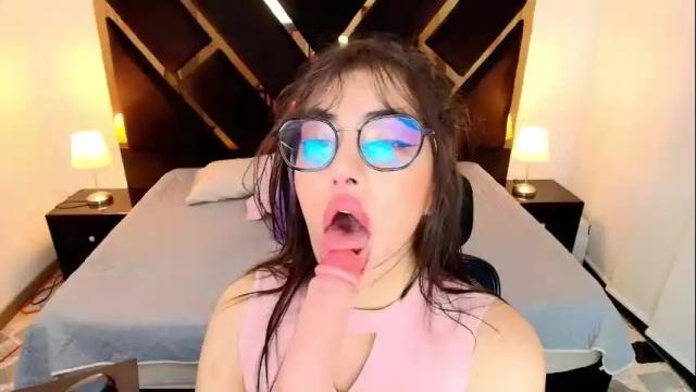 Image 6 of ameliie_saenz Stream on Chaturbate on 6 days ago
