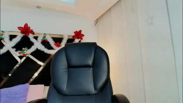 Image 3 of ameliie_saenz Stream on Chaturbate on 13 days ago