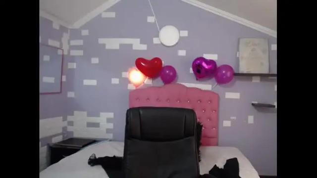 Image 8 of amell_thomson Stream on Chaturbate on 15 months ago