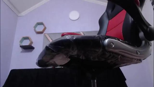 Image 6 of amell_thomson Stream on Chaturbate on 1 month ago