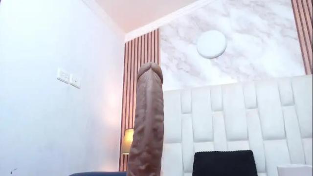 Image 7 of amell_thomson Stream on Chaturbate on 1 month ago
