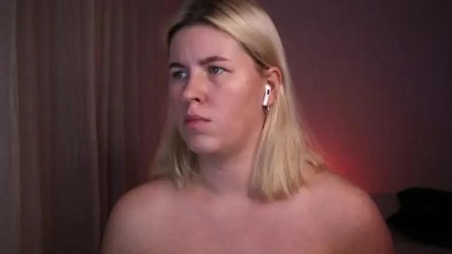 Image 3 of amiamore Stream on Chaturbate on 16 months ago