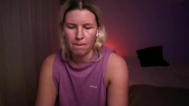 Image 3 of amiamore Stream on Chaturbate on 13 months ago