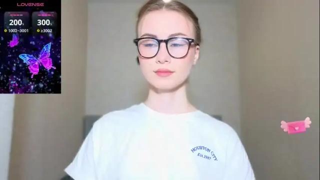 Image 4 of amina_lux Stream on Chaturbate on 3 days ago