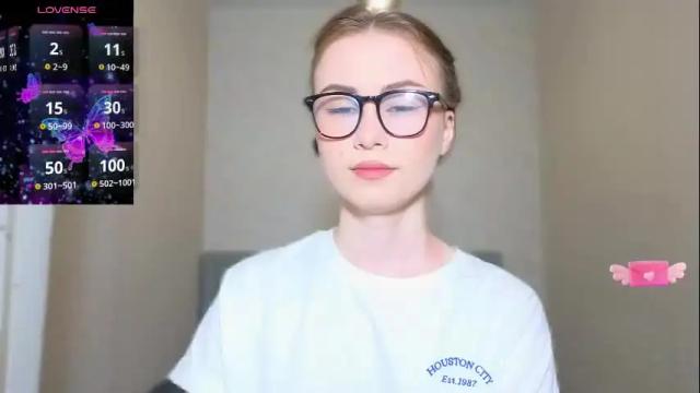 Image 6 of amina_lux Stream on Chaturbate on 3 days ago