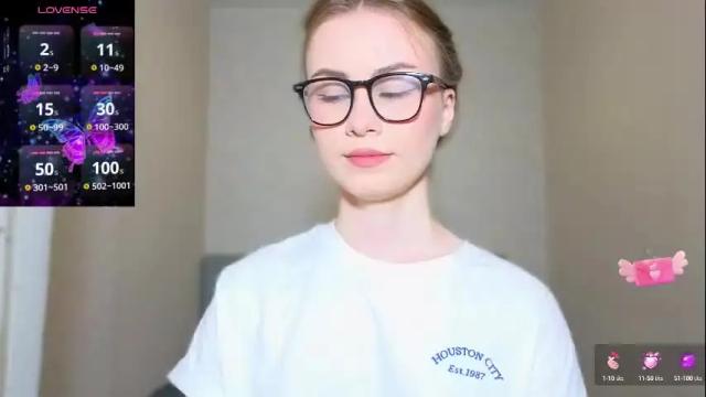 Image 8 of amina_lux Stream on Chaturbate on 3 days ago