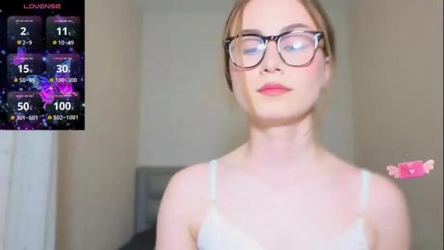 Image 7 of amina_lux Stream on Chaturbate on 2 days ago