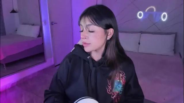 Image 12 of ammy_camm Stream on Chaturbate on 29 days ago