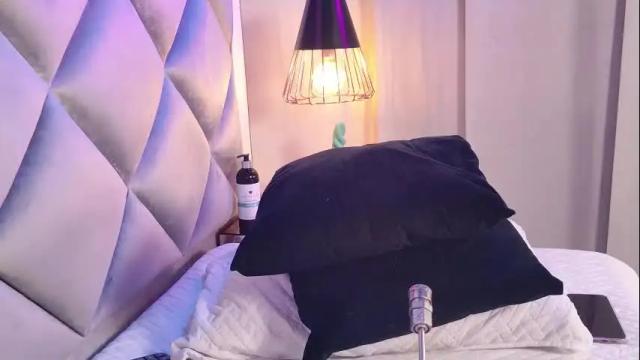 Image 12 of ammy_durand Stream on Chaturbate on 2 months ago