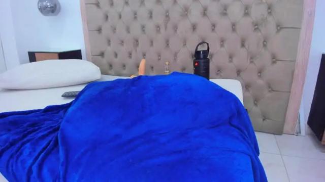 Image 2 of ammy_lopez_ Stream on Chaturbate on 13 months ago