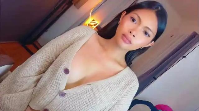 Image 4 of amor_prinsesa Stream on Chaturbate on 1 month ago
