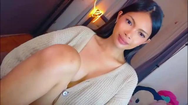Image 7 of amor_prinsesa Stream on Chaturbate on 1 month ago