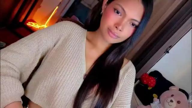 Image 2 of amor_prinsesa Stream on Chaturbate on 1 month ago