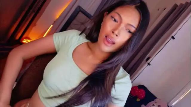 Image 6 of amor_prinsesa Stream on Chaturbate on 1 month ago