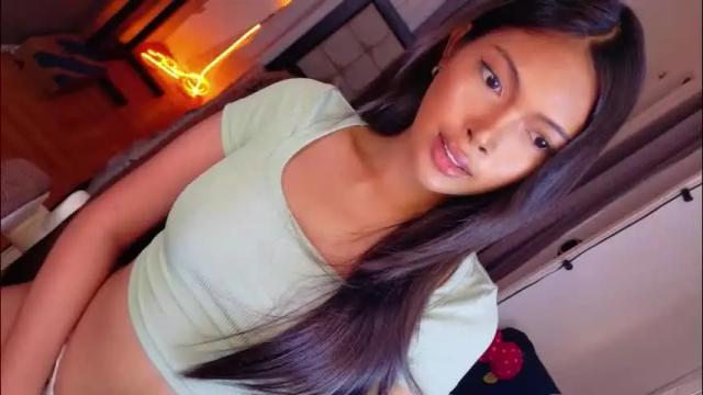 Image 8 of amor_prinsesa Stream on Chaturbate on 1 month ago