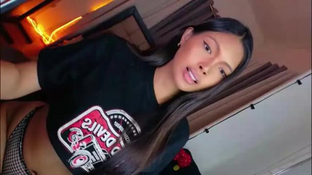 Image 12 of amor_prinsesa Stream on Chaturbate on 1 month ago