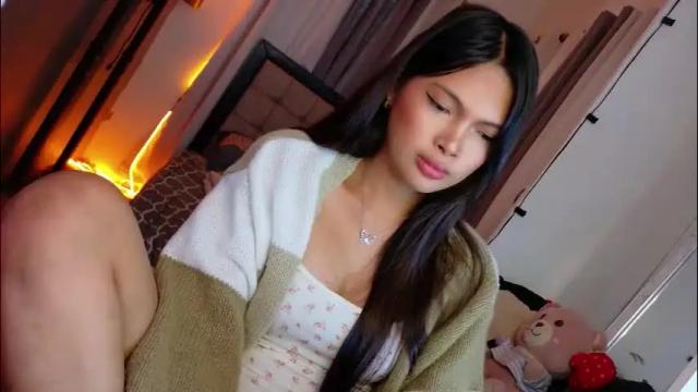 Image 2 of amor_prinsesa Stream on Chaturbate on 1 month ago