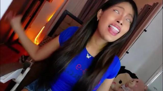 Image 2 of amor_prinsesa Stream on Chaturbate on 27 days ago
