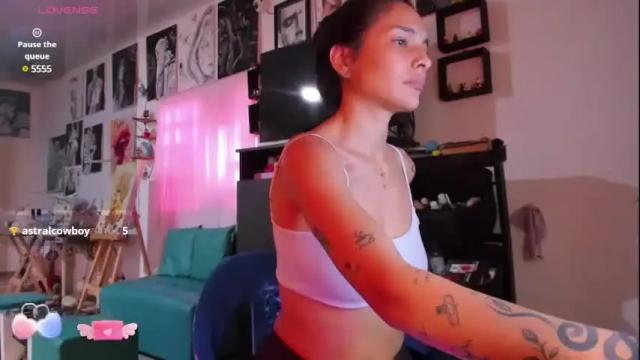 Image 11 of amy_and_eloise Stream on Chaturbate on 1 month ago