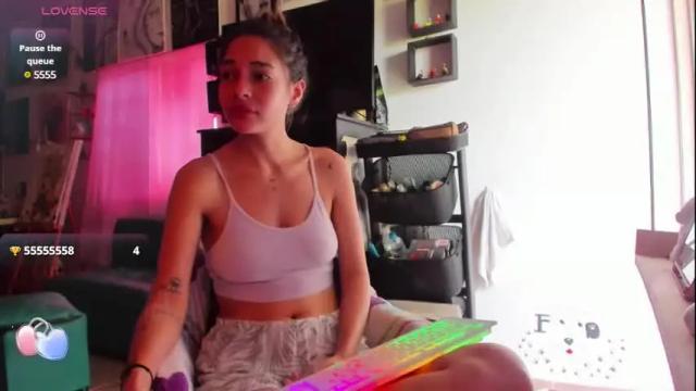 Image 2 of amy_and_eloise Stream on Chaturbate on 1 month ago