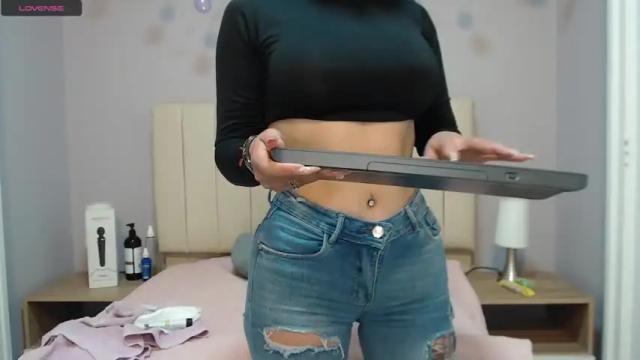 Image 2 of amy_le Stream on Chaturbate on 13 months ago