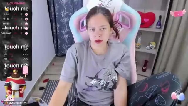 Image 2 of amy_may1 Stream on Chaturbate on 14 months ago