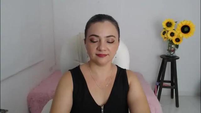 Image 2 of ana_hotmilf Stream on Chaturbate on 1 month ago