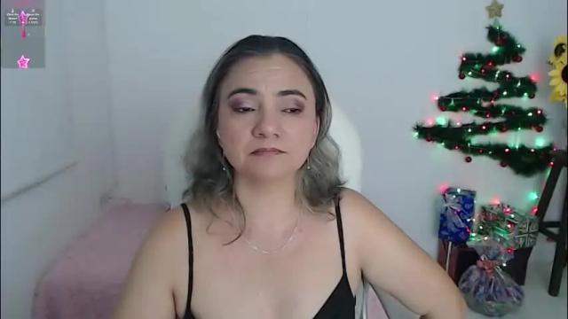 Image 2 of ana_hotmilf Stream on Chaturbate on 1 month ago