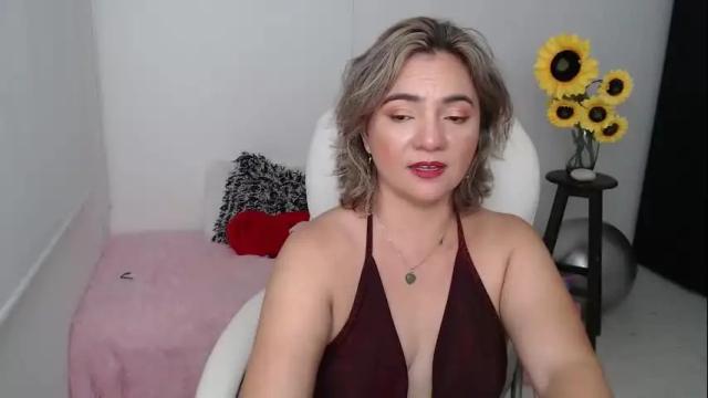 Image 10 of ana_hotmilfx Stream on Chaturbate on 1 month ago