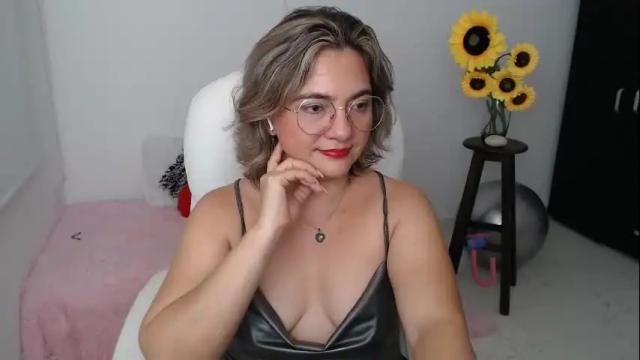 Image 8 of ana_hotmilfx Stream on Chaturbate on 1 month ago