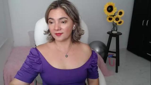 Image 10 of ana_hotmilfx Stream on Chaturbate on 1 month ago
