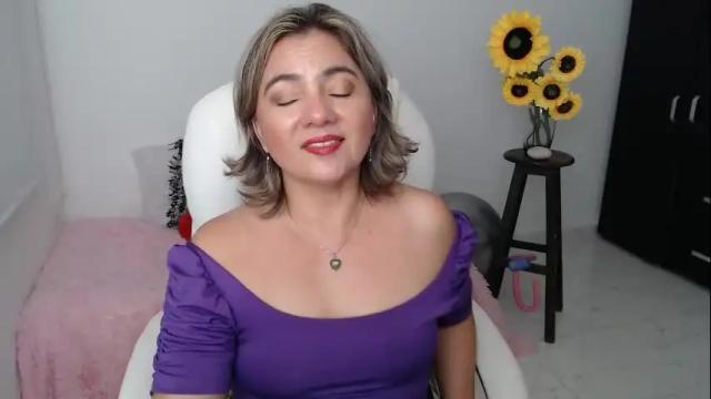 Image 11 of ana_hotmilfx Stream on Chaturbate on 1 month ago