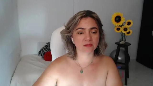 Image 10 of ana_hotmilfx Stream on Chaturbate on 1 month ago