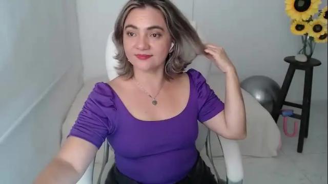 Image 4 of ana_hotmilfx Stream on Chaturbate on 1 month ago