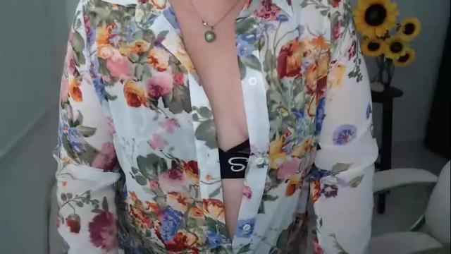 Image 3 of ana_hotmilfx Stream on Chaturbate on 1 month ago