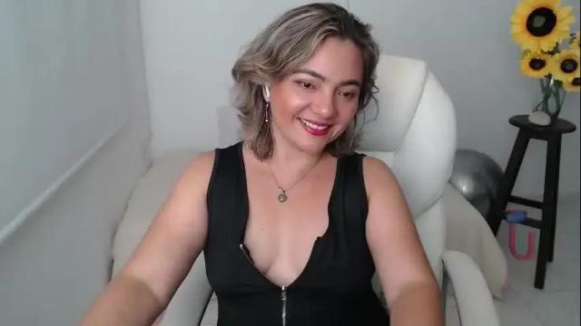 Image 6 of ana_hotmilfx Stream on Chaturbate on 27 days ago