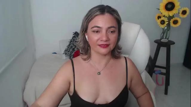 Image 11 of ana_hotmilfx Stream on Chaturbate on 16 days ago