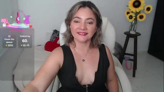 Image 2 of ana_hotmilfx Stream on Chaturbate on 11 days ago