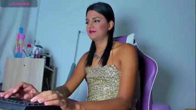 Image 8 of anabellabonariva Stream on Chaturbate on 1 month ago