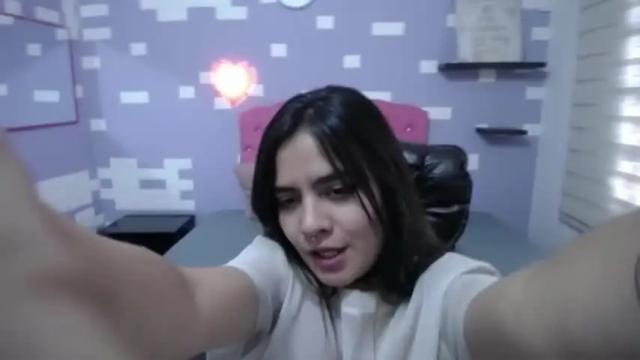 Image 4 of anahi_azul Stream on Chaturbate on 21 months ago