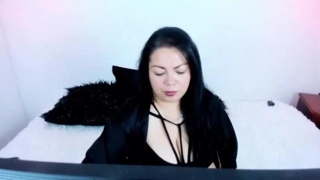 Image 3 of anahi_queen1 Stream on Chaturbate on 17 months ago
