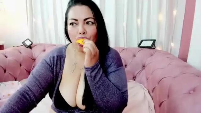 Image 12 of anahi_queen1 Stream on Chaturbate on 17 months ago