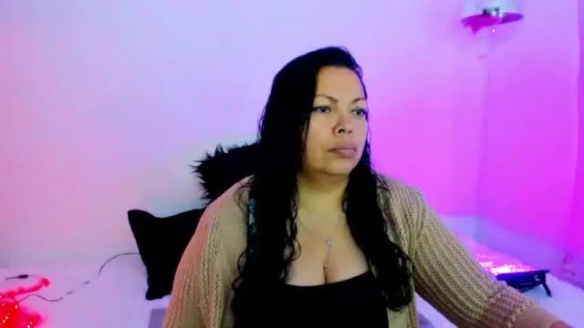 Image 3 of anahi_queen1 Stream on Chaturbate on 17 months ago